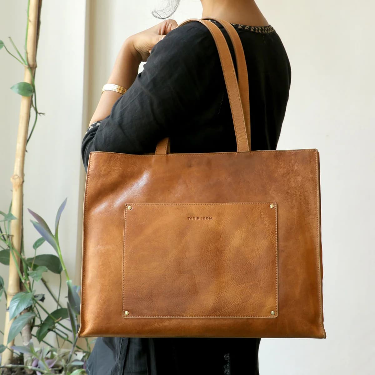 Artist's Tote (Tuscany Tan) thumbnail 4