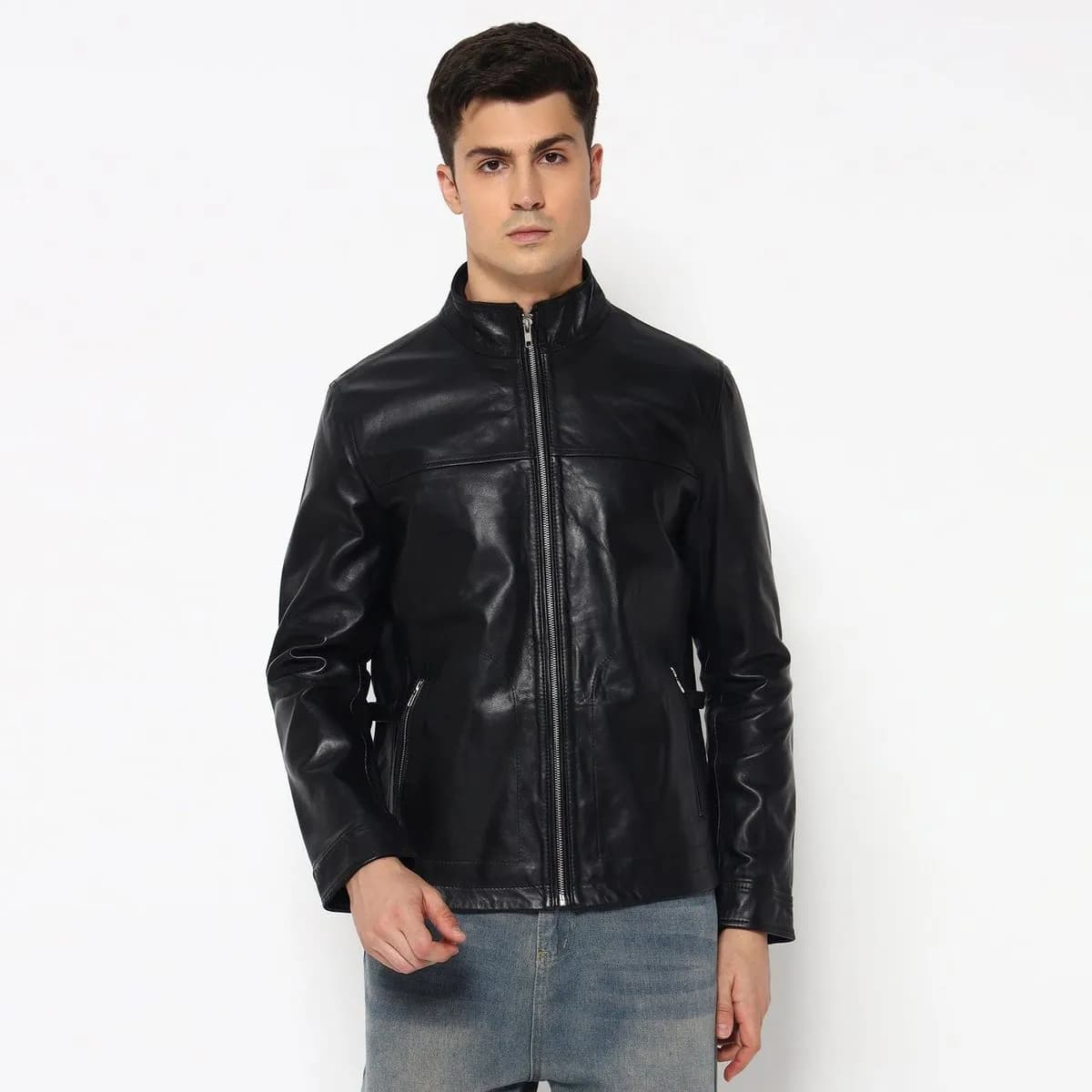 Men’S Sleek Black Leather Jacket