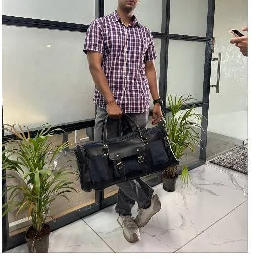 Leather Duffle Bag - Premium Quality and Versatility thumbnail 4