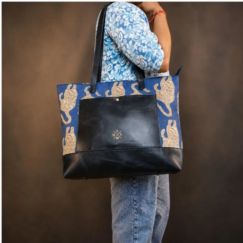 Safari Classic Tote thumbnail 10