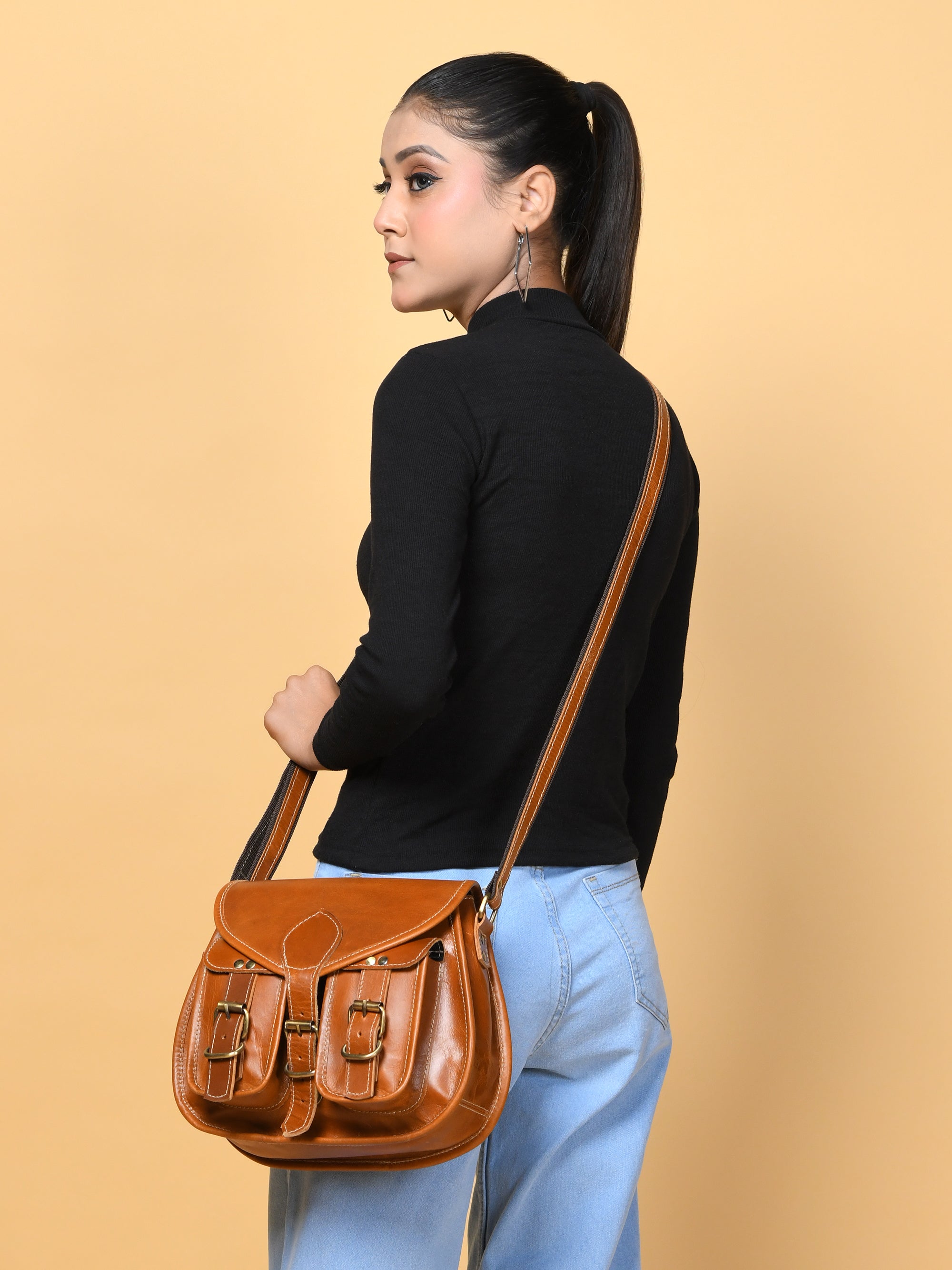 2-Pocket Leather Sling For Women thumbnail 3
