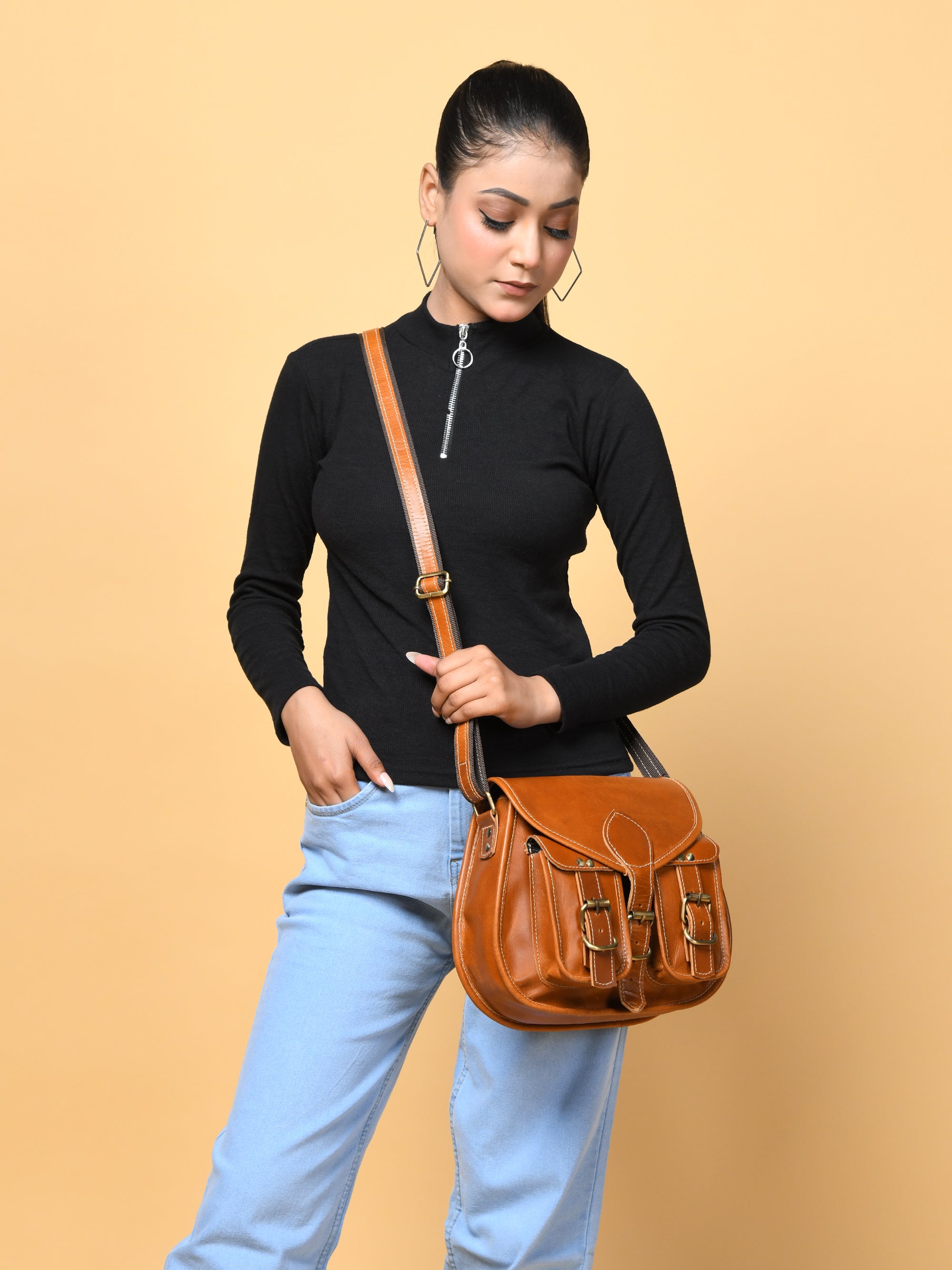 2-Pocket Leather Sling For Women thumbnail 5