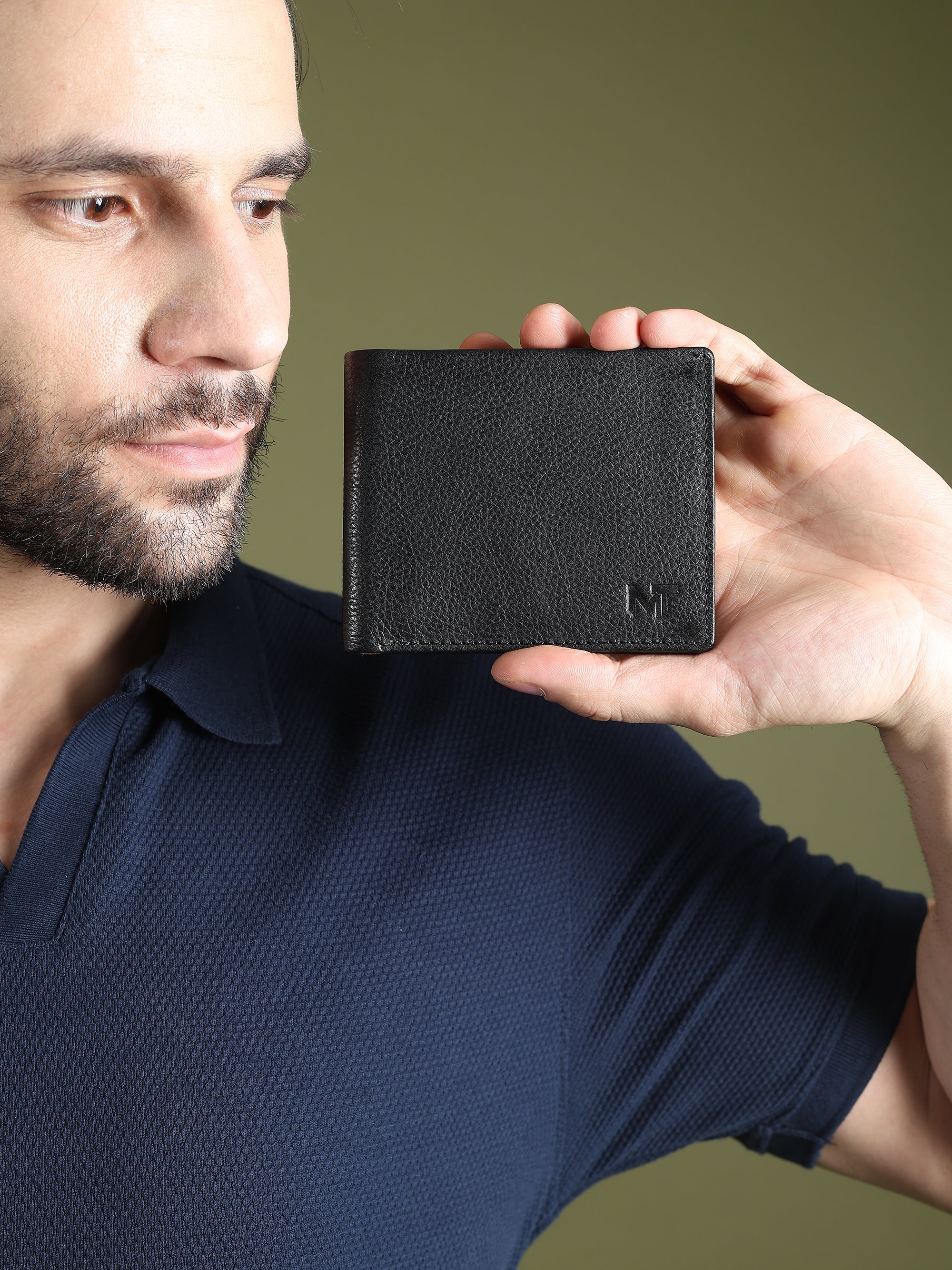 Black Minimal Contrast Wallet thumbnail 4