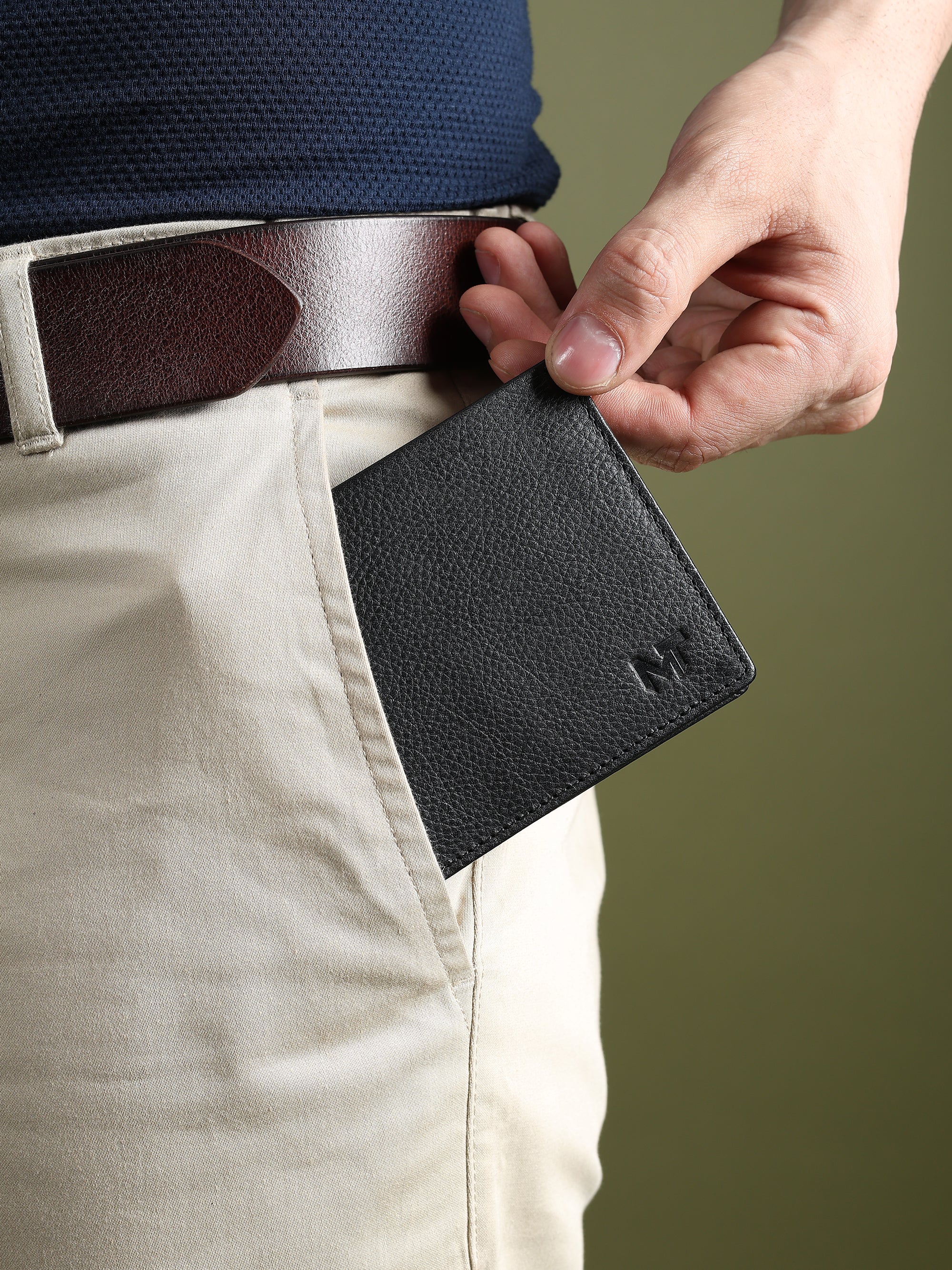 Black Minimal Contrast Wallet thumbnail 6