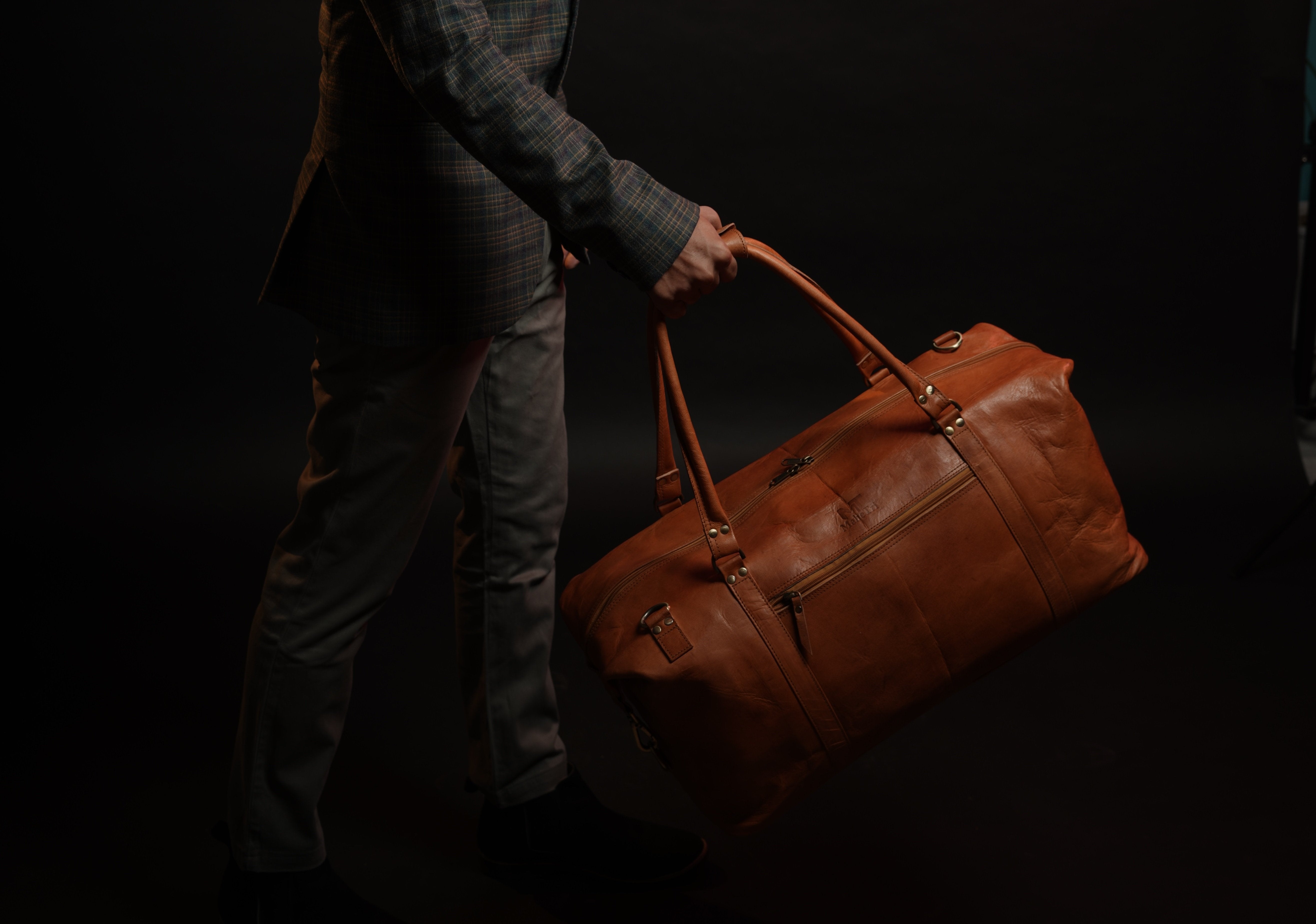 Chicago Leather Weekender Duffle Travel Bag thumbnail 2