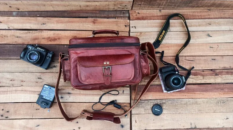 IndiFash Leather Camera Bag thumbnail 3