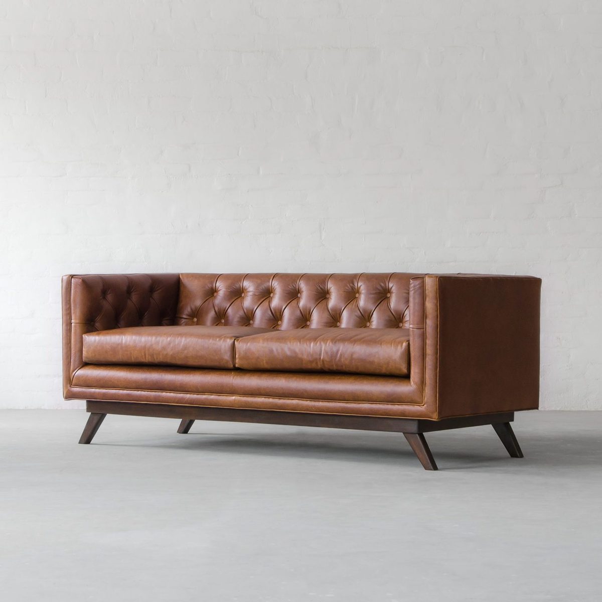 IndiFash Luxury Genuine Leather Chesterfield 3 Seater Sofa thumbnail 2