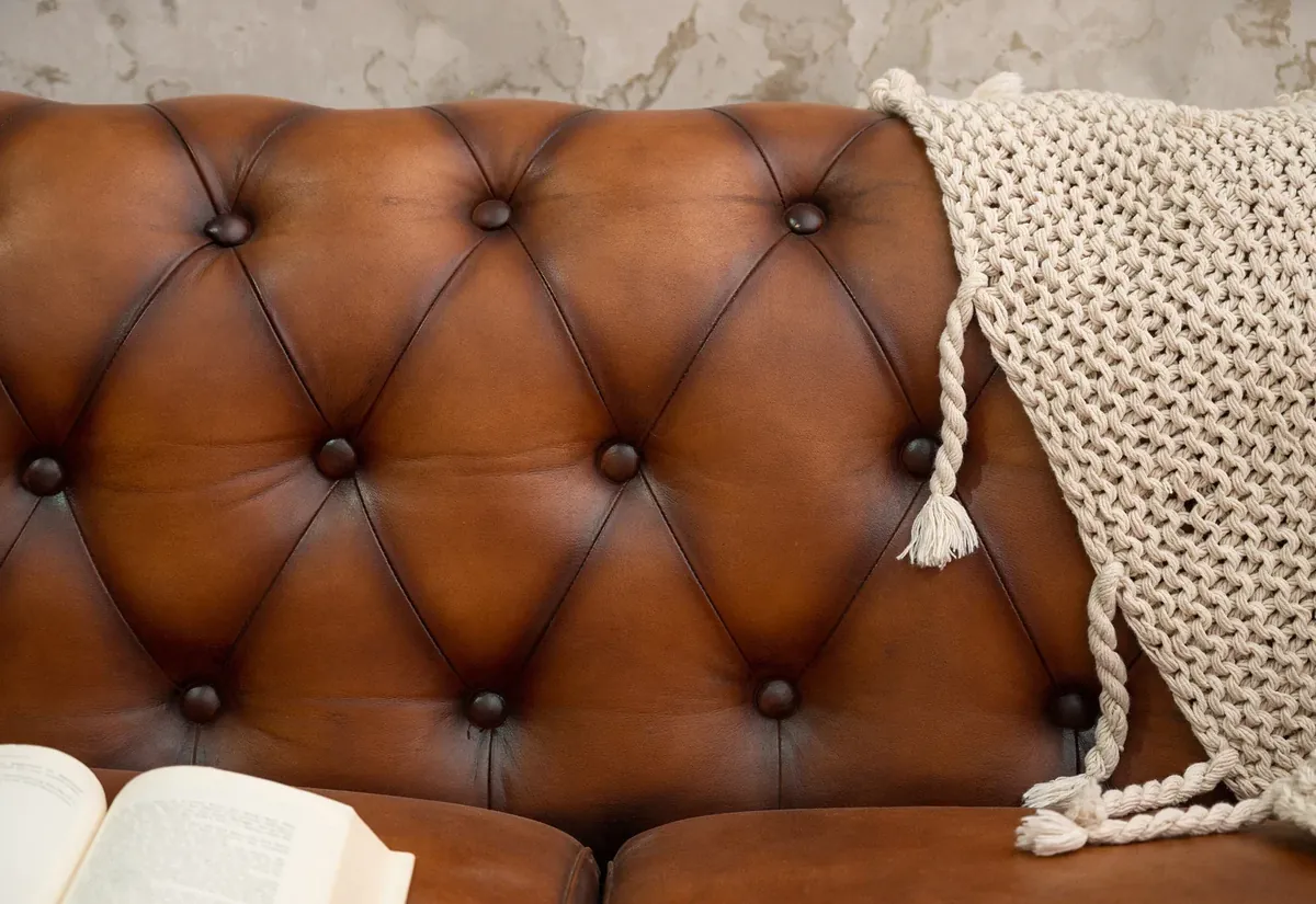 IndiFash Traditional Chesterfield 2 Seater Sofas thumbnail 5