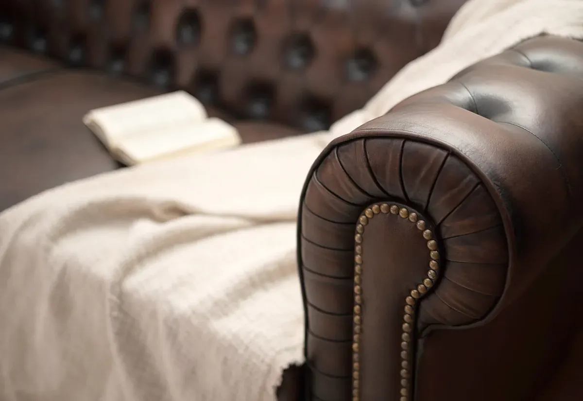 IndiFash Traditional Chesterfield 3 Seater Sofas thumbnail 3