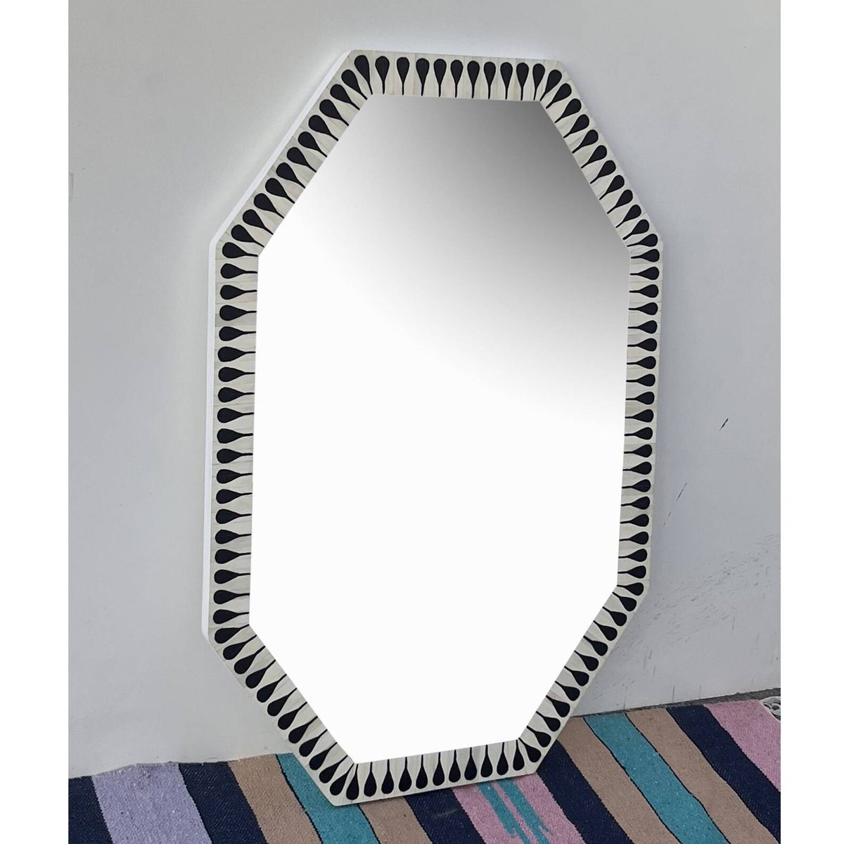 Handmade Bone Inlay Mirror Frame - Floral Design (White & Black) thumbnail 2