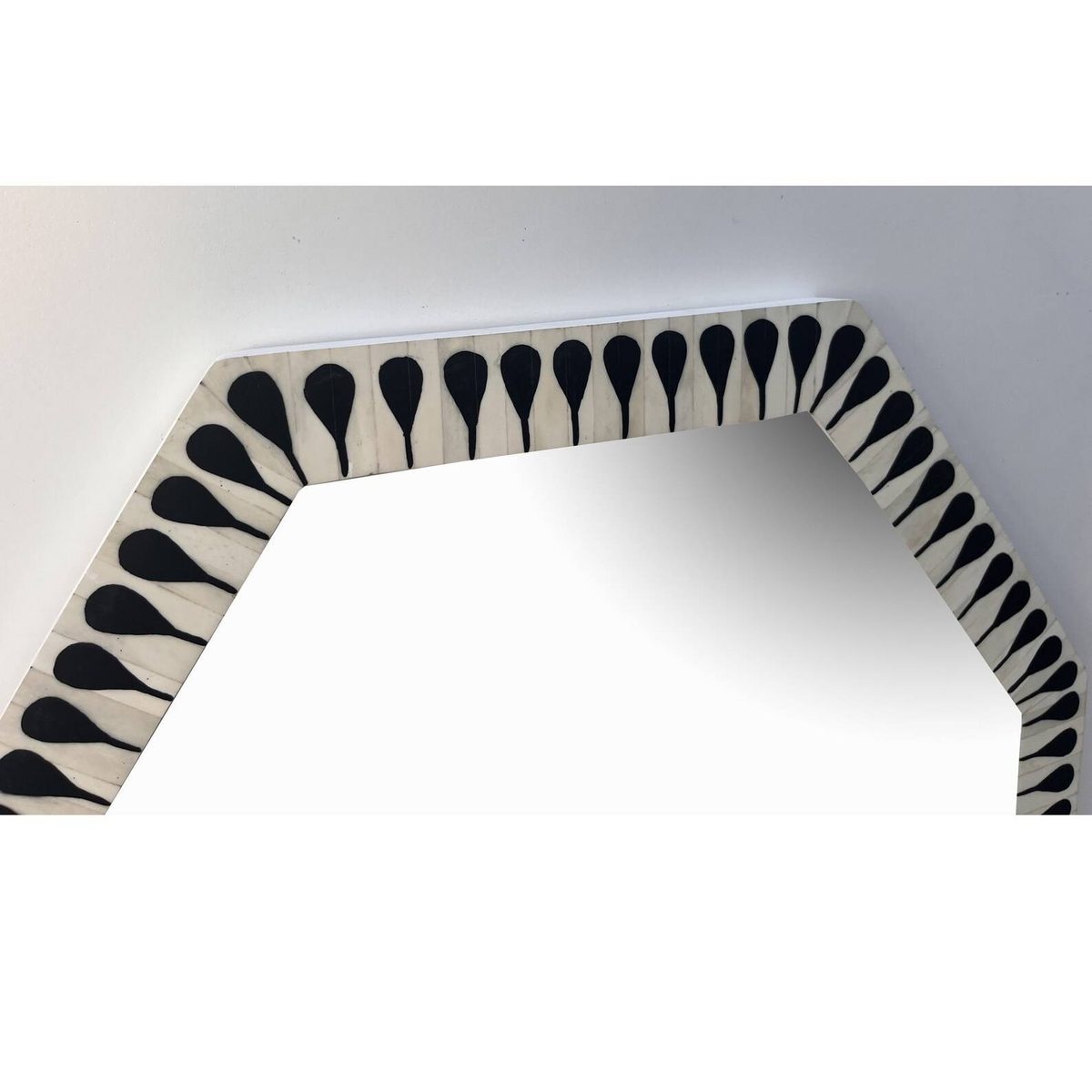 Handmade Bone Inlay Mirror Frame - Floral Design (White & Black) thumbnail 3