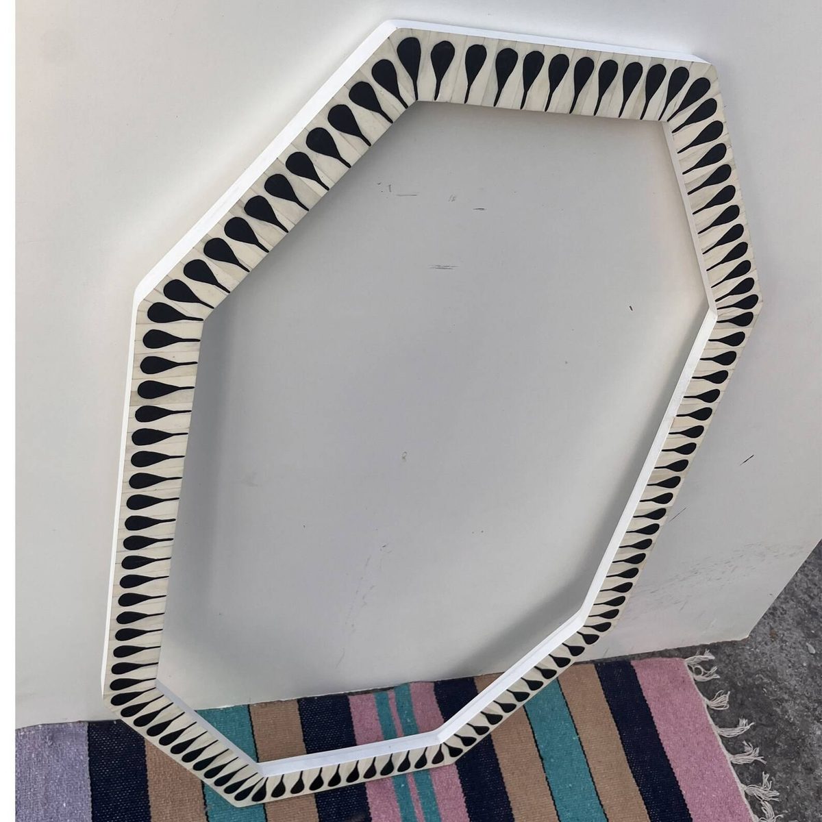 Handmade Bone Inlay Mirror Frame - Floral Design (White & Black) thumbnail 5