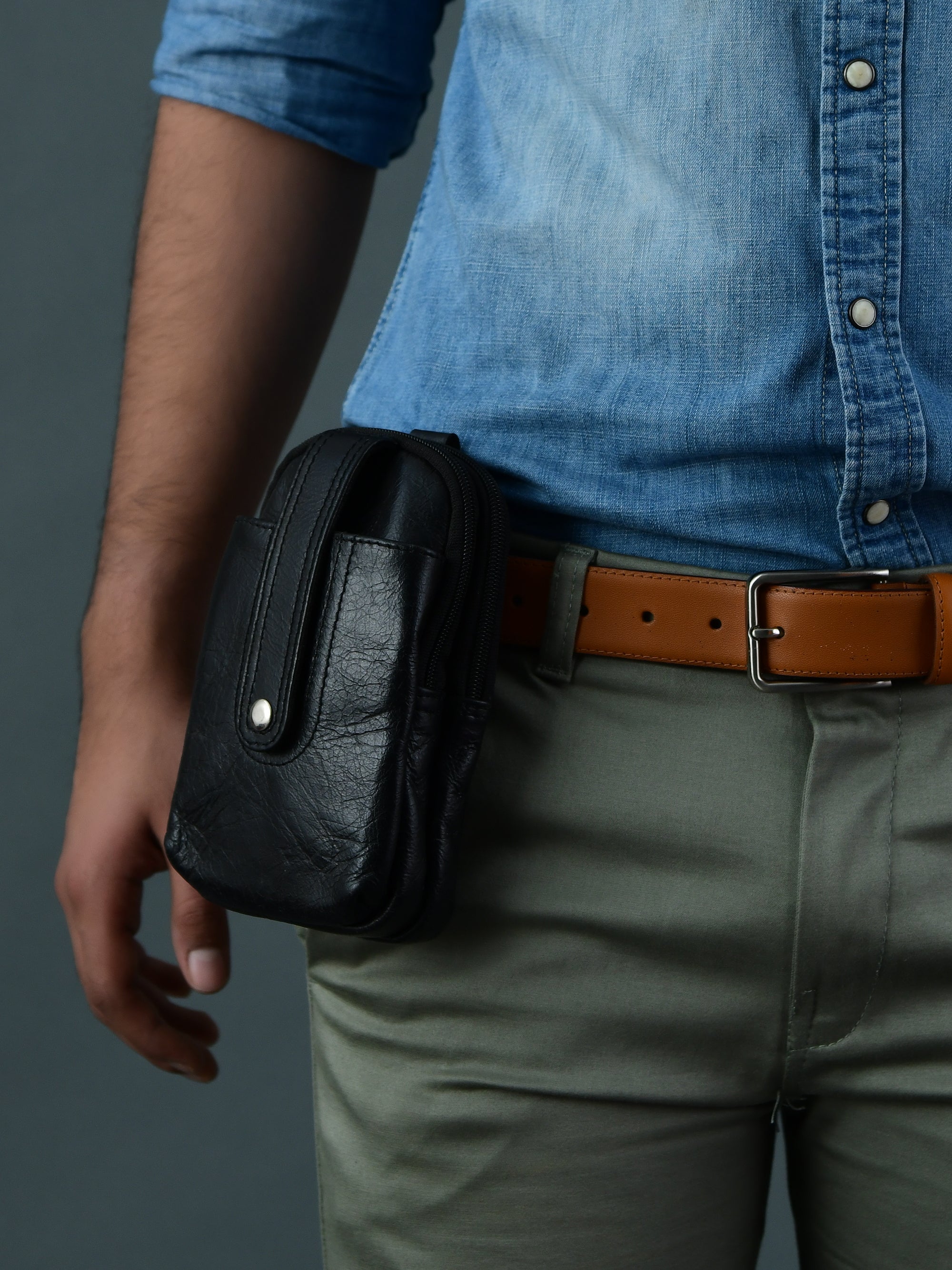Jet-Set Organizer: Leather Phone Pouch thumbnail 15