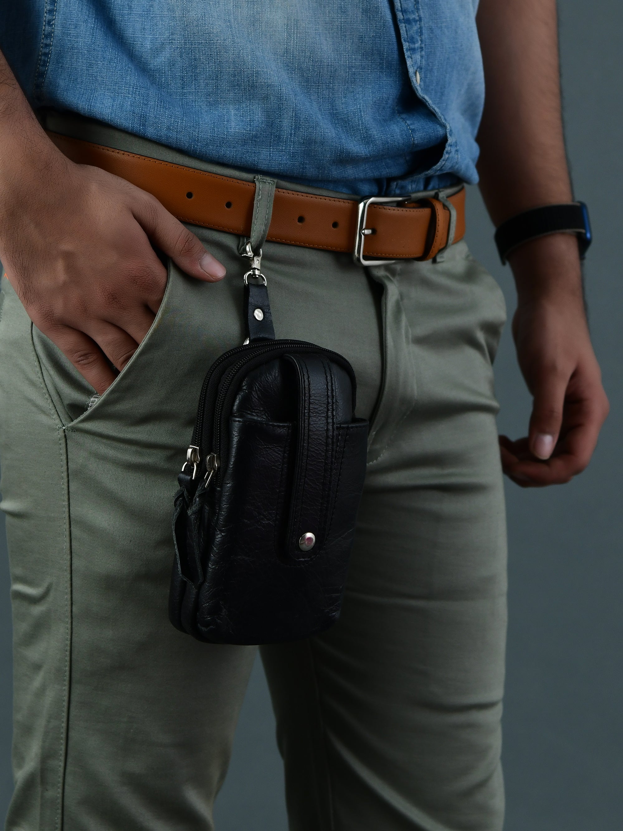 Jet-Set Organizer: Leather Phone Pouch thumbnail 6