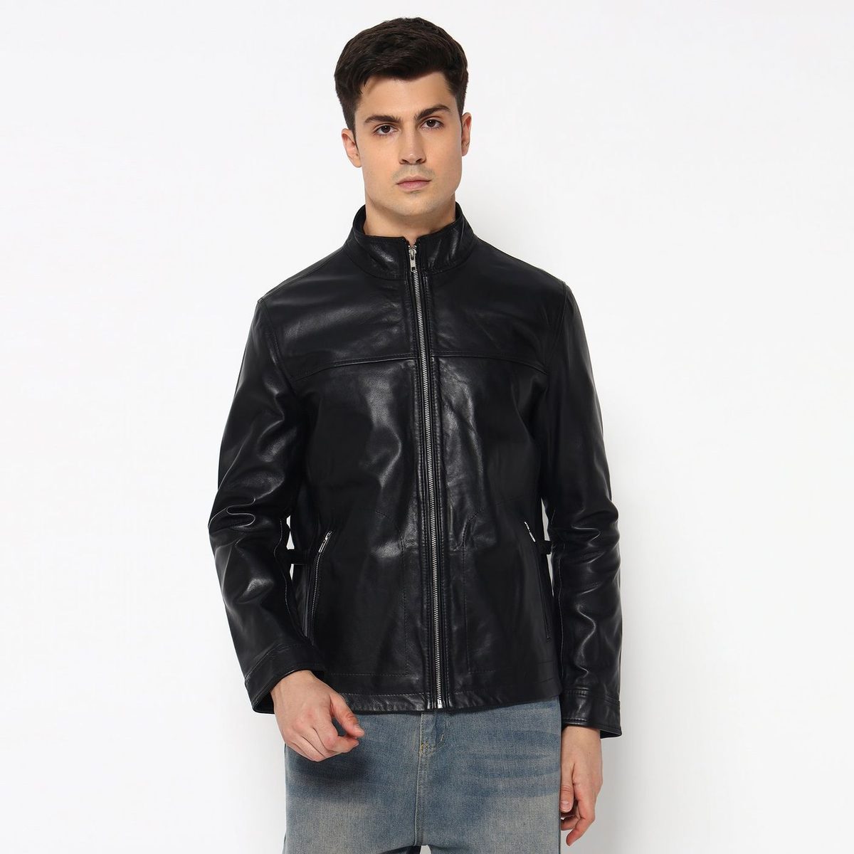 Men’S Sleek Black Leather Jacket