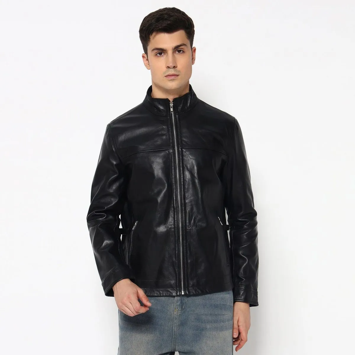 Men’S Sleek Black Leather Jacket