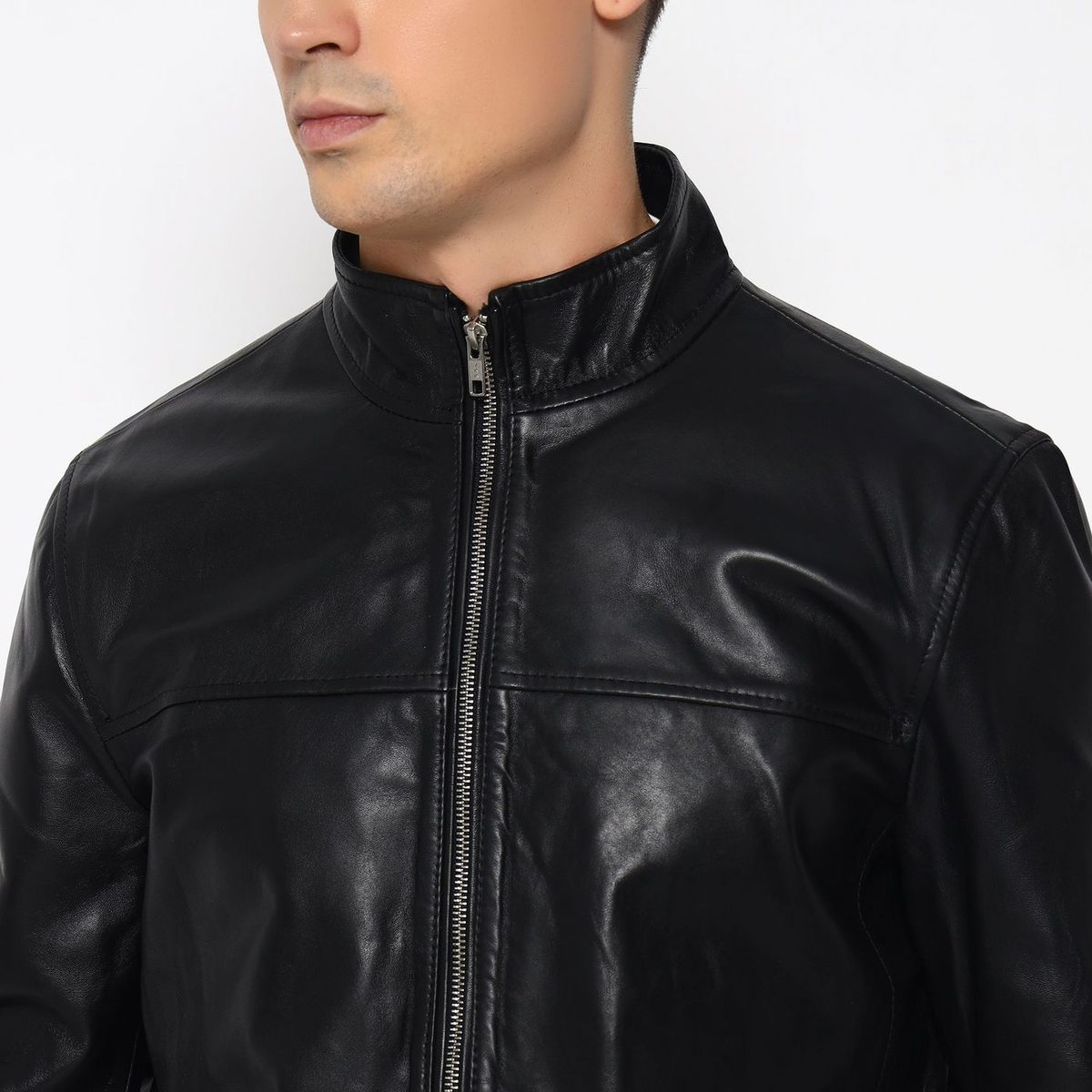 Men’S Sleek Black Leather Jacket thumbnail 2