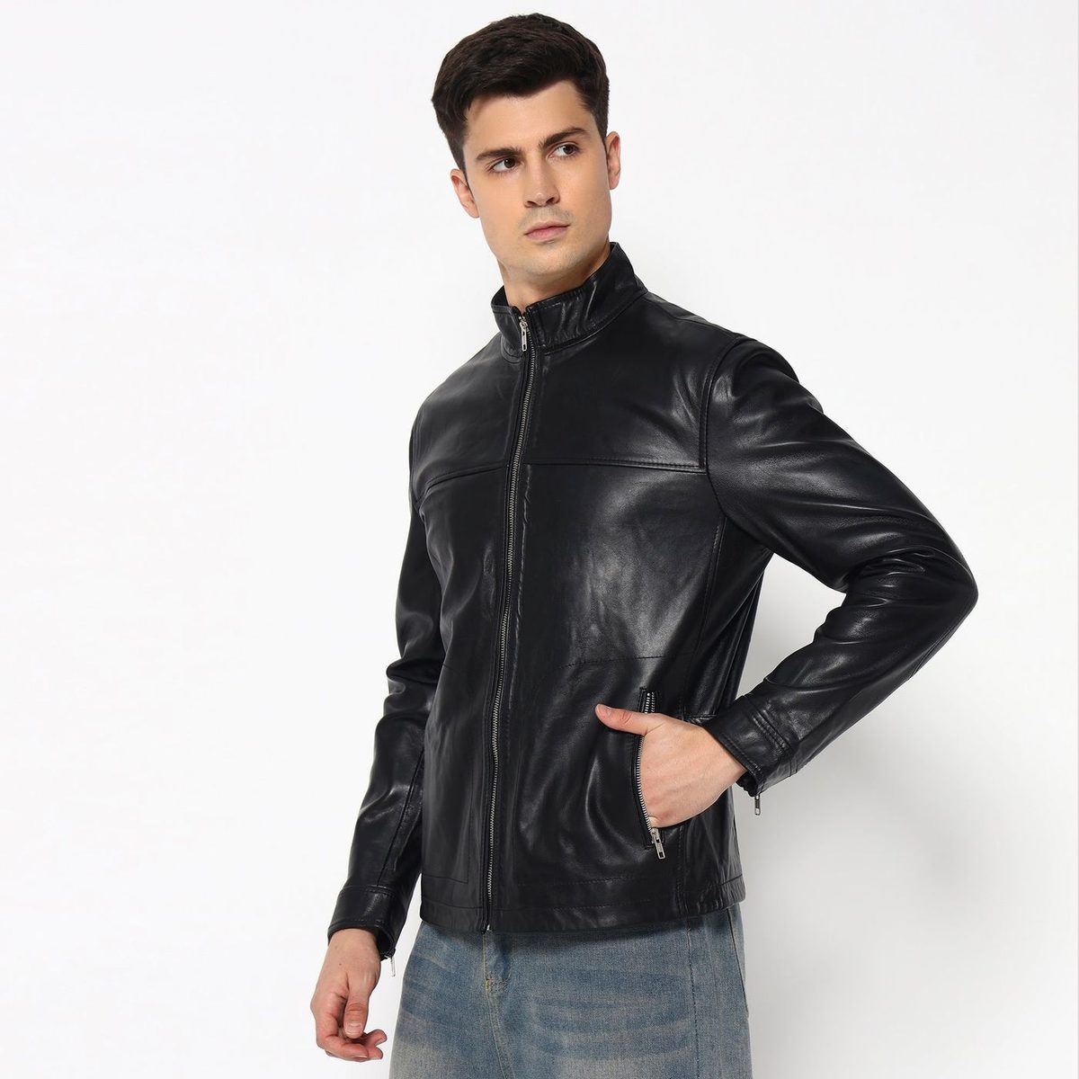 Men’S Sleek Black Leather Jacket thumbnail 3