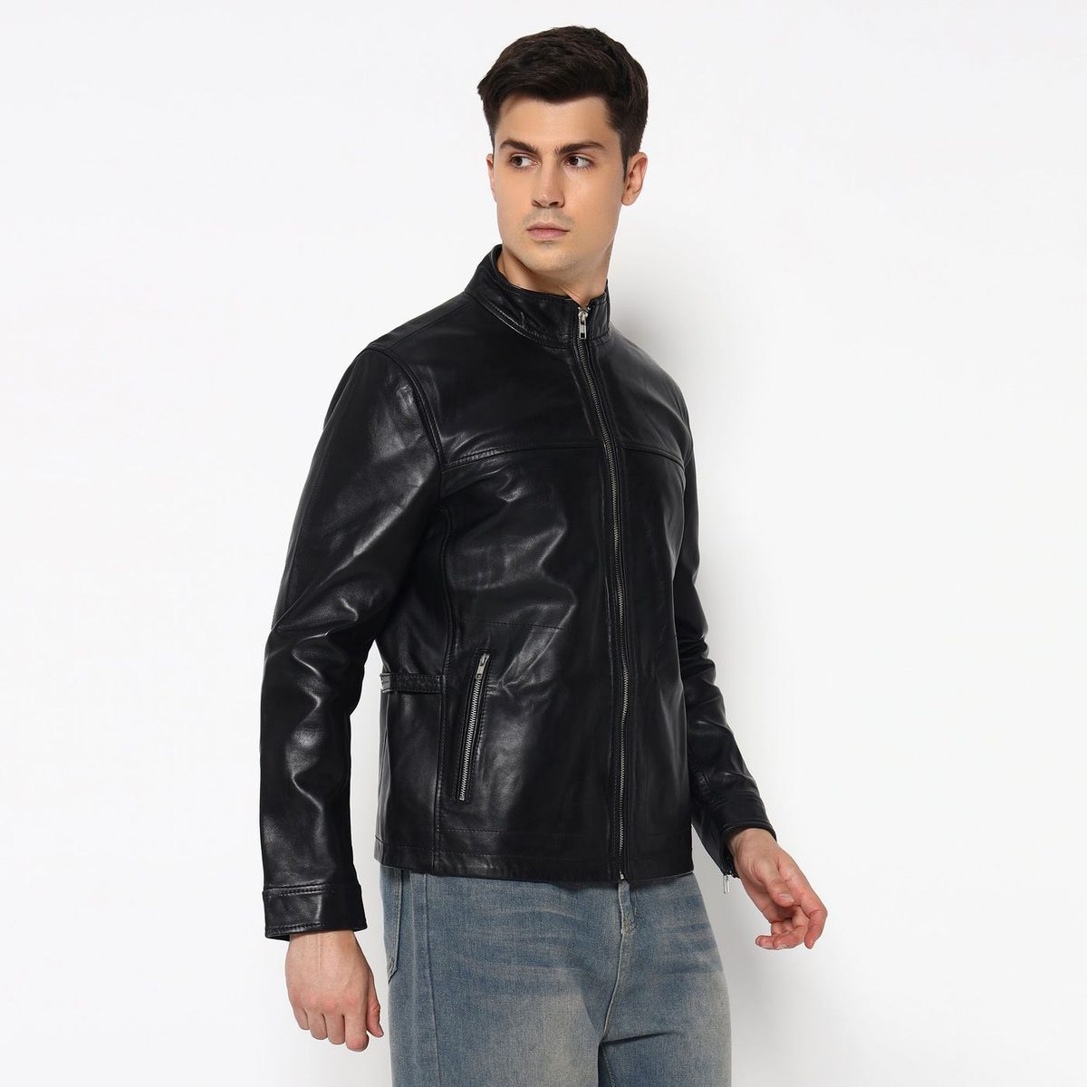 Men’S Sleek Black Leather Jacket thumbnail 4