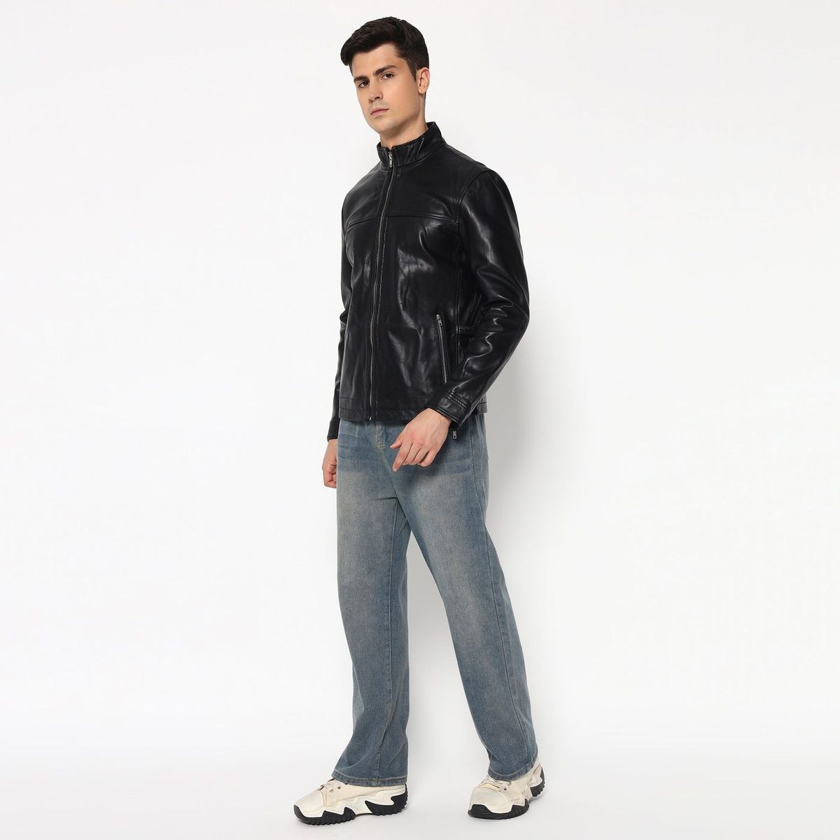 Men’S Sleek Black Leather Jacket thumbnail 6