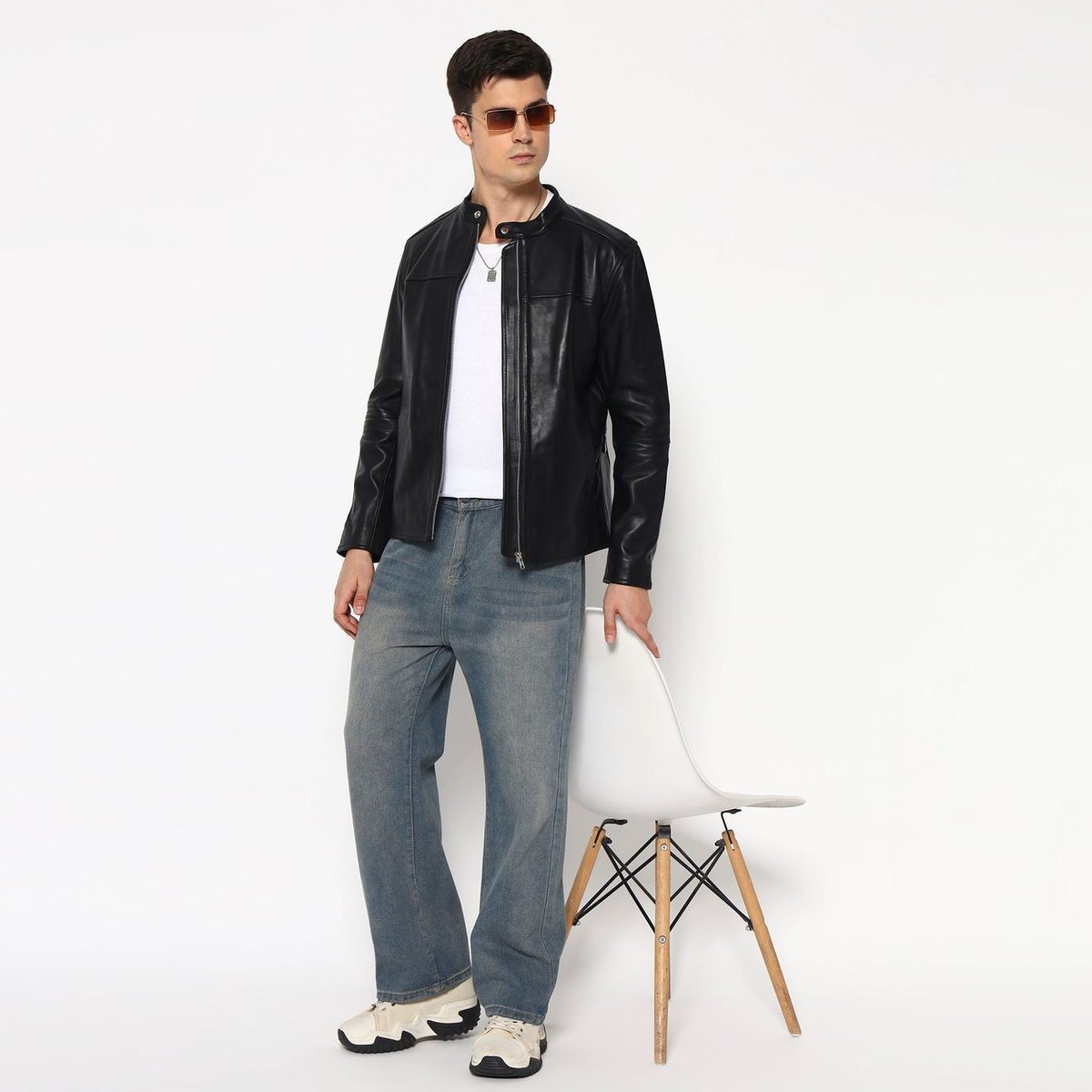 Men’S Timeless Plain Black Leather Jacket thumbnail 7