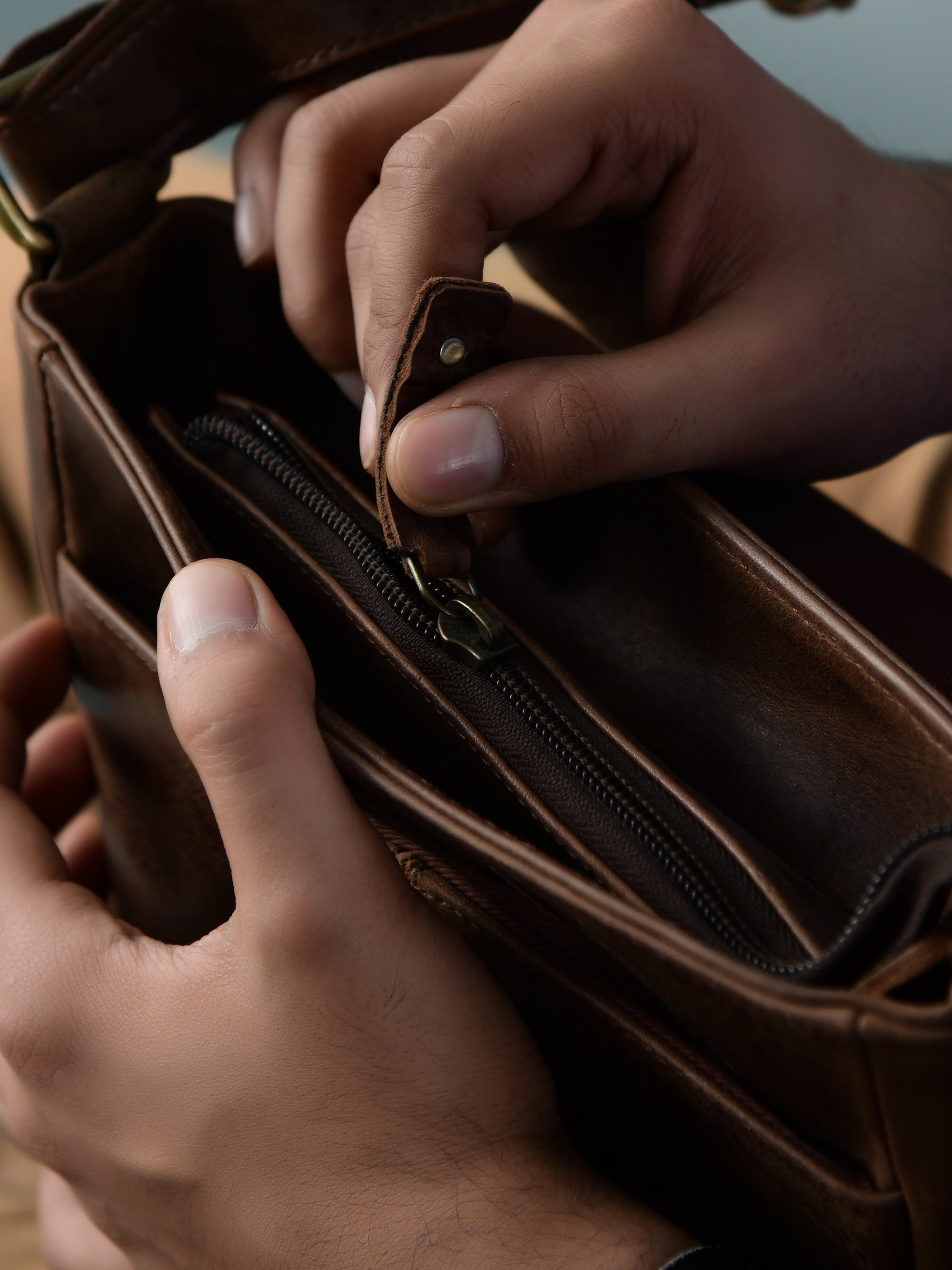 Side Leather Messenger Bag thumbnail 4