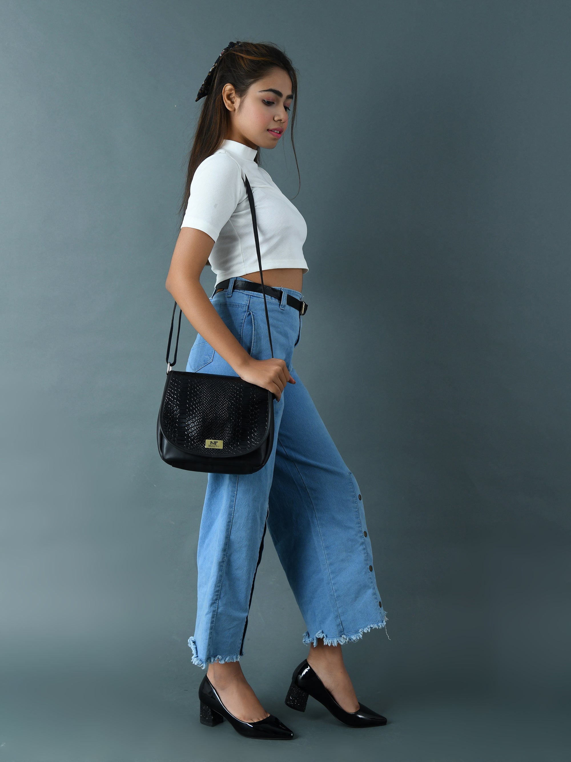 The Croco Satchel - Black thumbnail 7