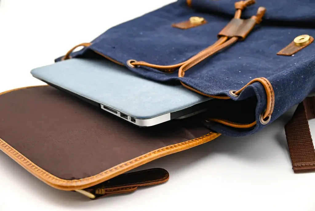 Vintage Leather Travel Bagpack thumbnail 4