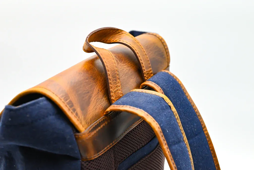 Vintage Leather Travel Bagpack thumbnail 5