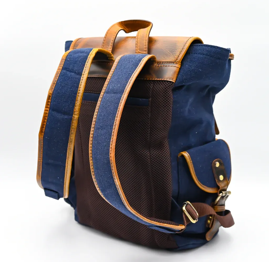 Vintage Leather Travel Bagpack thumbnail 7
