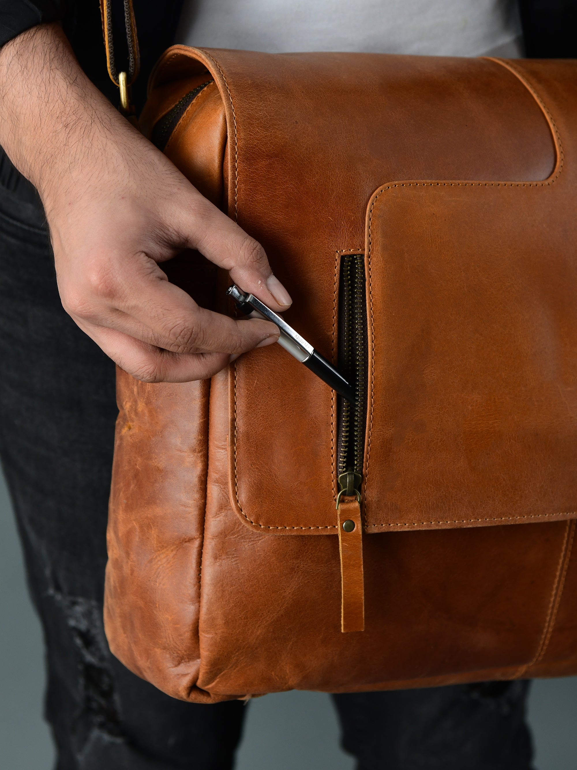 Wilson Tan Leather Crossbody Bag thumbnail 10